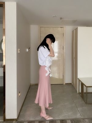 お安く着易いトップスが手に入り喜んでおります。柔らかい生地できやすくて、女性を可愛らしく見せてくれるおトップスだと思います。とても好きです。